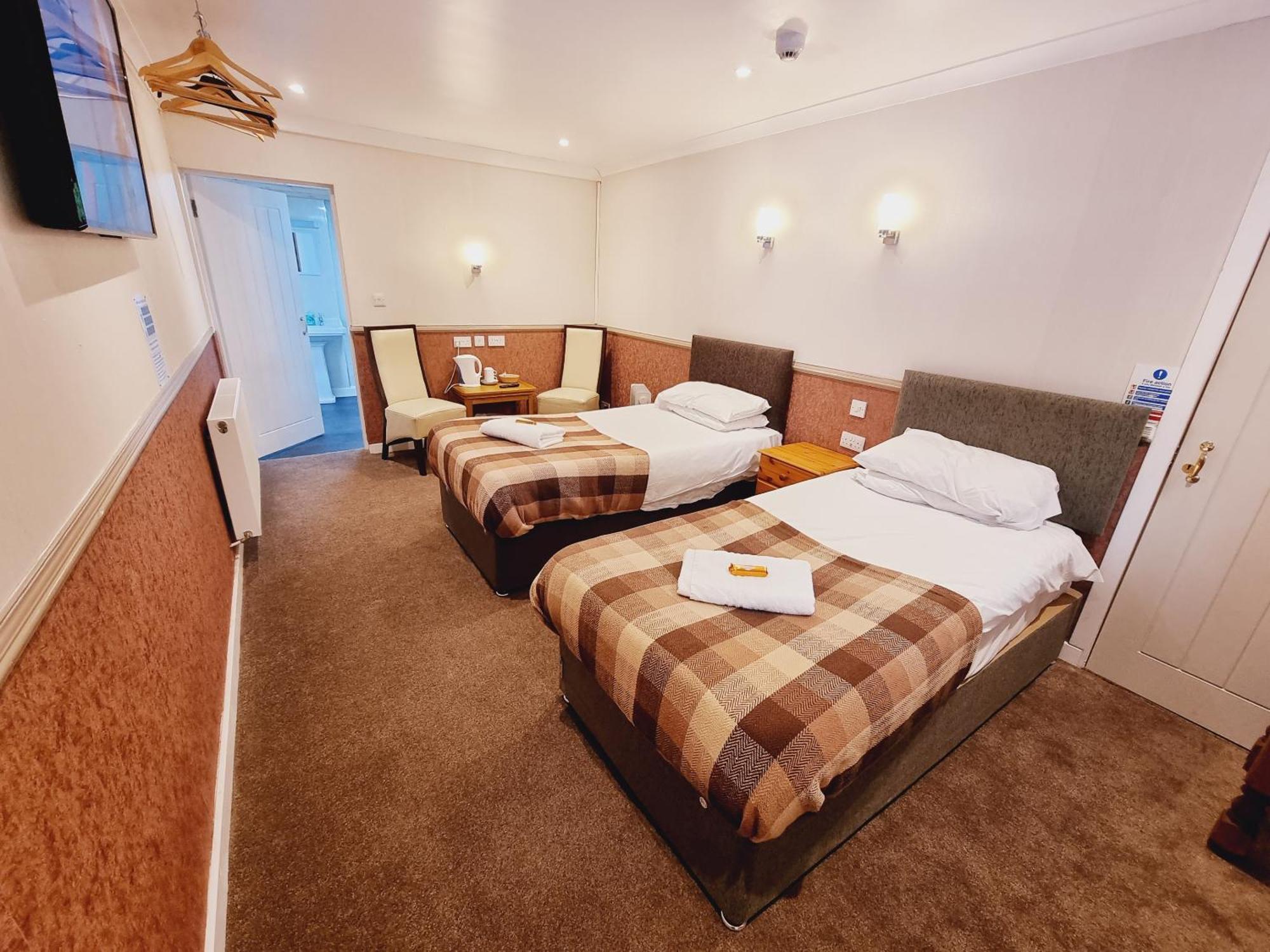 Roy Bridge Hotel Fort William Room photo